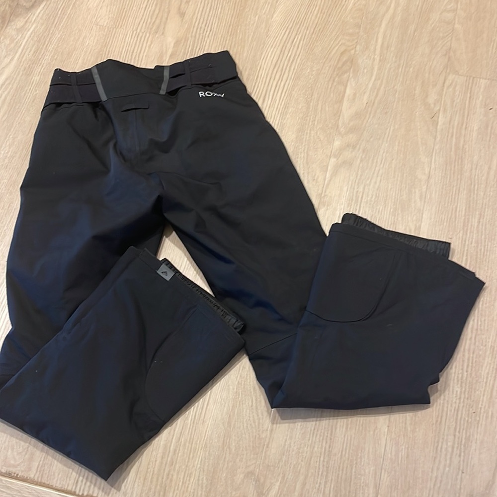Roxy snowboard pants women size Small 20K waterproof and insulated 🖤